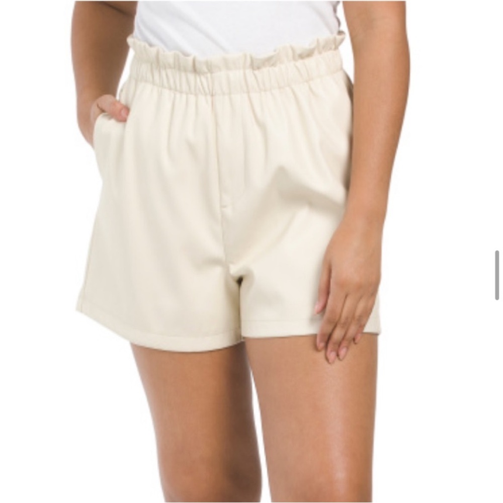 NWT STEVE MADDEN Faux Leather Shorts Bone / Cream with pockets Size M